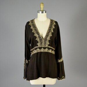 EMMA CAINE ROPE EMBROIDERY BLACK V-NECK SPLIT SLEEVE TOP